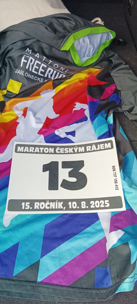 Dres s číslem namaraton Českým rájem. krásné číslo 13.